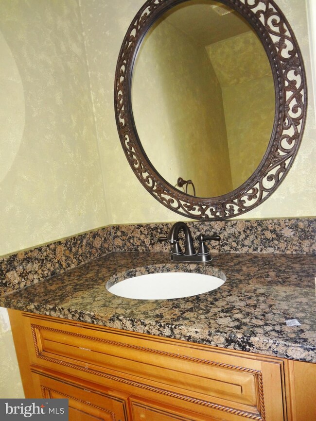 4047 Chetham Way unit 18, Woodbridge, VA 22192 - photo 5