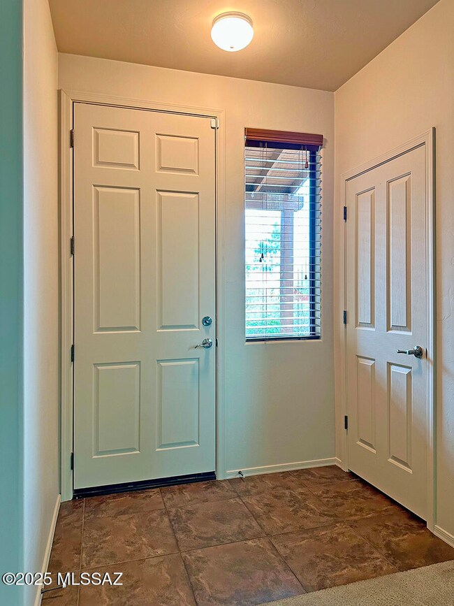 1554 N Lee Lofts Ln, Tucson, AZ 85712 - photo 4