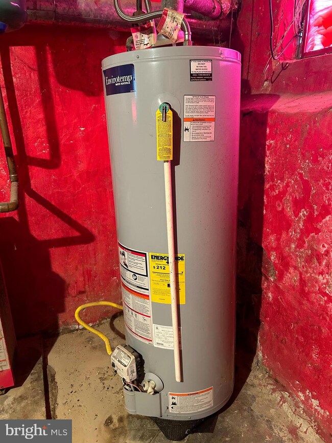 7029 Clover Ln, Upper Darby, PA 19082 - photo 7