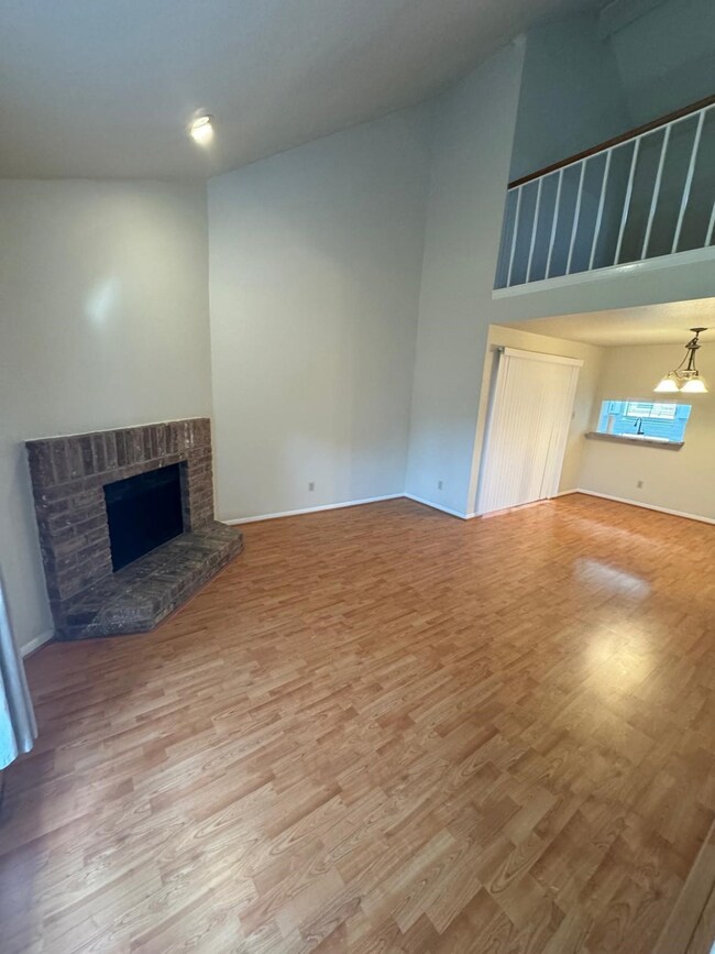 3150 Walnut Bend Ln unit 620, Houston, TX 77042 - photo 2