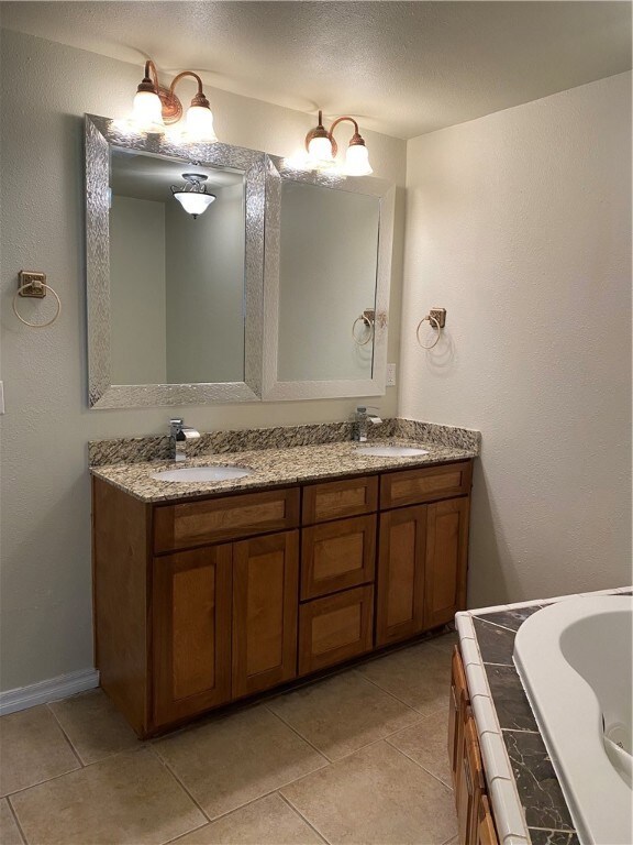 2110 W Oak St, Rogers, AR 72758 - photo 6