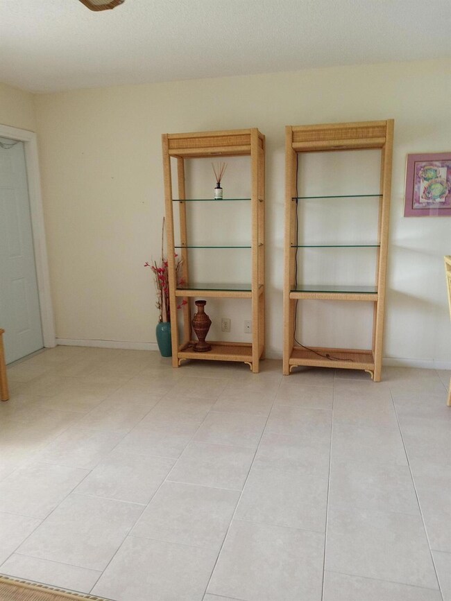 173 Norwich H, West Palm Beach, FL 33417 - photo 5