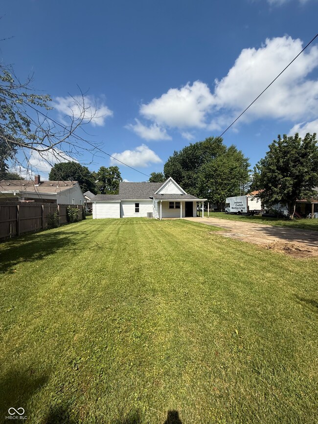 131 S Beatty St, Columbus, IN 47201 - photo 4