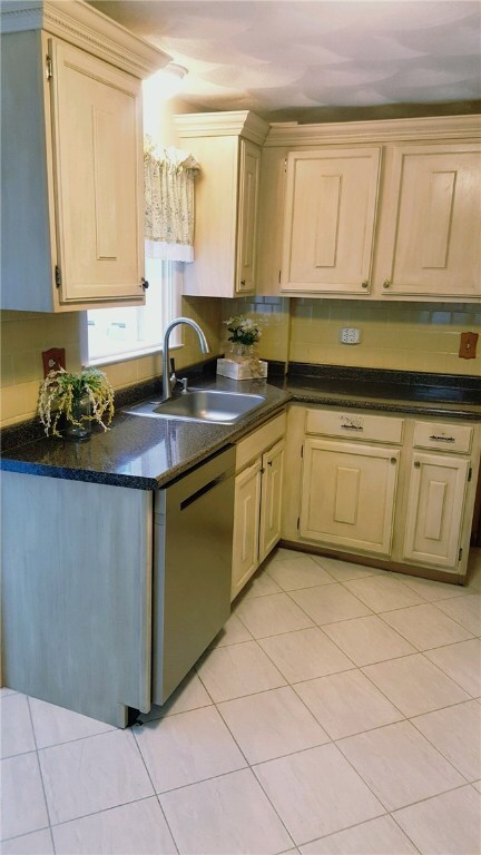 43 Link St, Warwick, RI 02886 - photo 3