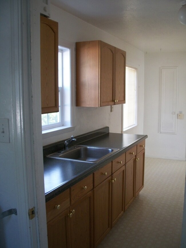 1019 Kitchen