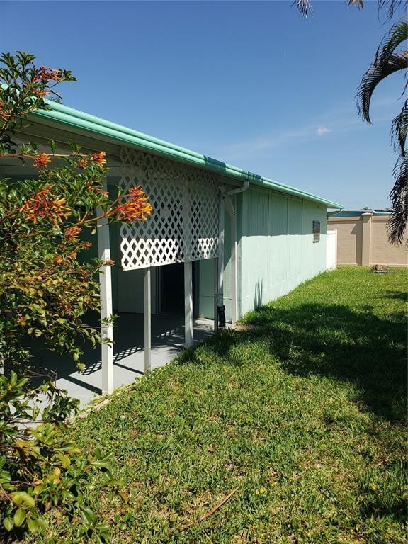 No neighbors behind, nice size property line .