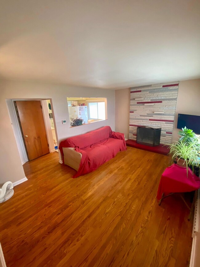 879 Chestershire Rd, Columbus, OH 43204 - photo 2