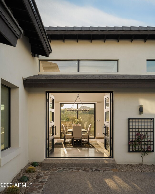 Dining Entry