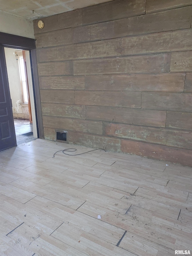 2020 Dixwell St, Davenport, IA 52802 - photo 3