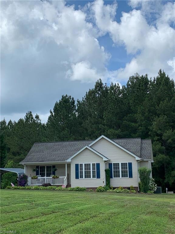 3971 Meadow Ridge Ct, Asheboro, NC 27205 - photo 2