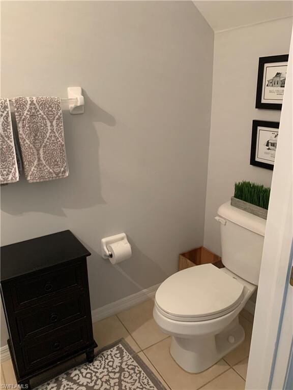 1/2 bath downstairs