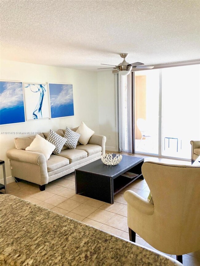 19655 E Country Club Dr unit 6405, Miami, FL 33180 - photo 3