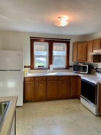 164 N Silver Ln, Sunderland, MA 01375 - photo 2