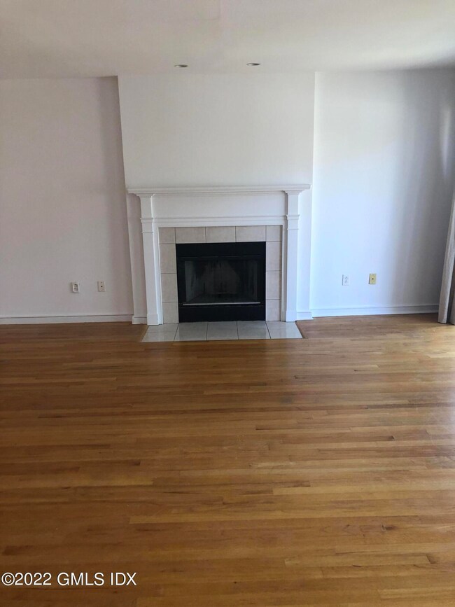 453 E Putnam Ave unit 3G, Cos Cob, CT 06807 - photo 6