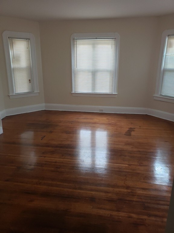 64 Euclid Ave unit 1st flr, Springfield, MA 01108 - photo 4