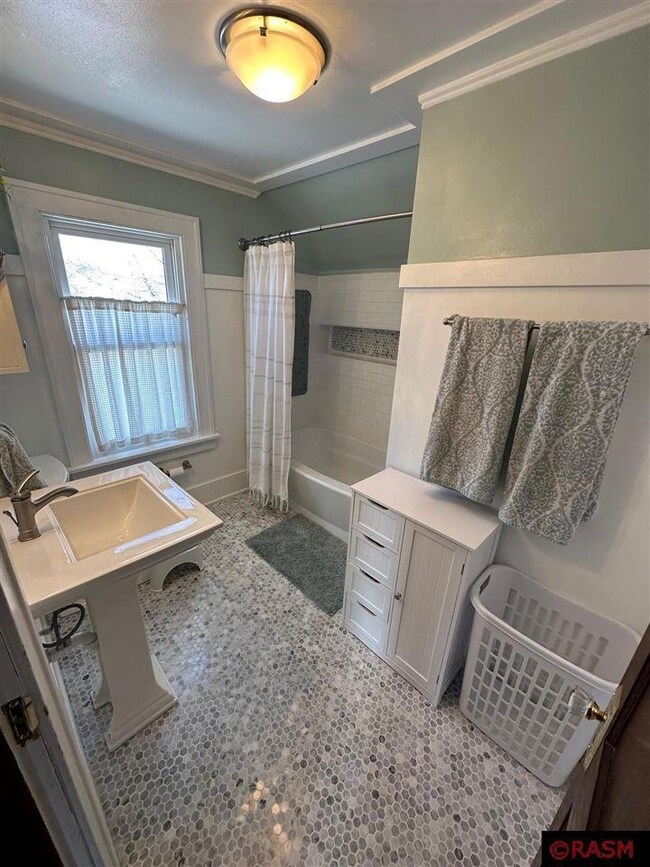 923 923 N Jefferson St, New Ulm, MN 56073 - photo 2