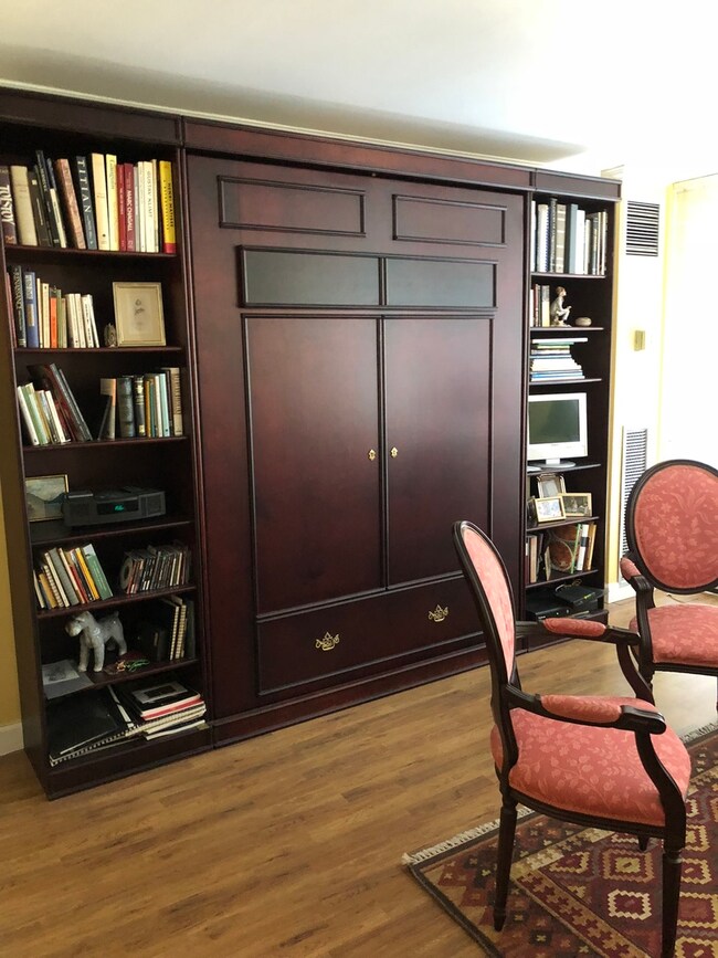 Murphy bed -  possible purchase