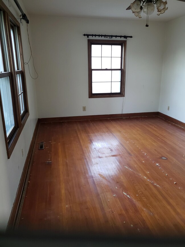 2112 W 7th St, Waterloo, IA 50702 - photo 3