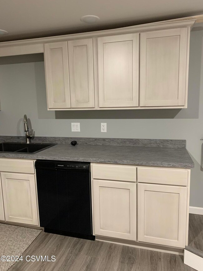 58 N Strawberry Aly, Selinsgrove, PA 17870 - photo 3