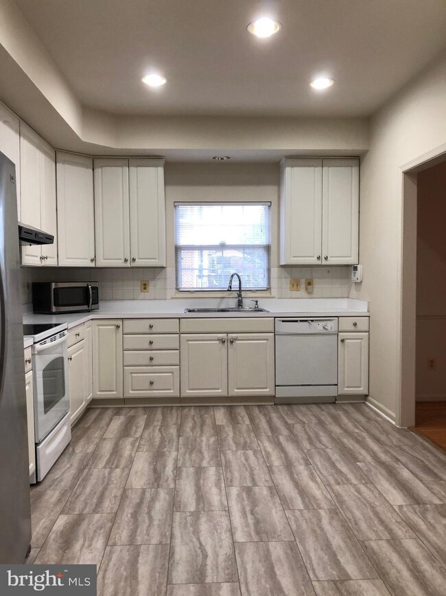 2009 Madrillon Springs Ct, Vienna, VA 22182 - photo 4