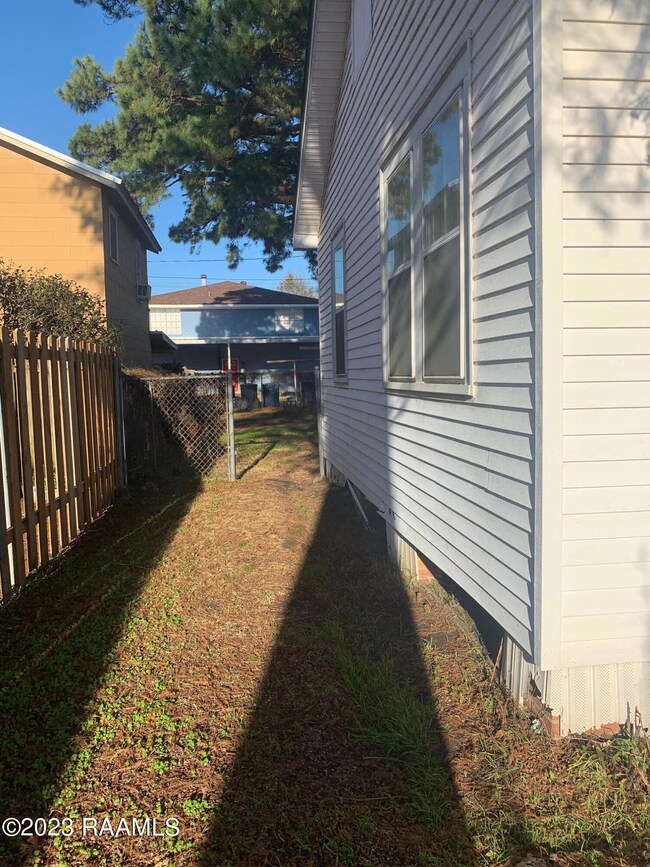 entry to extra lot