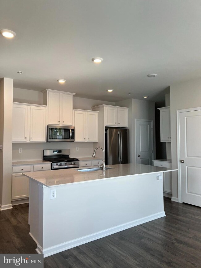 8 Fonthill Ct, Quakertown, PA 18951 - photo 4