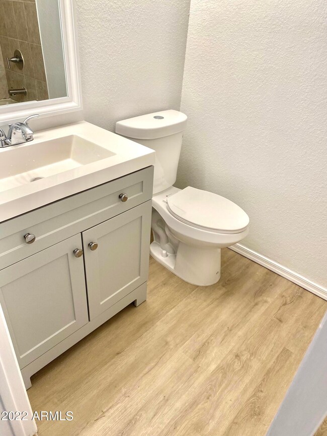 Bed 1 bath pic 1