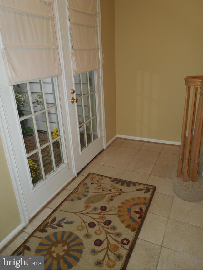 10807 Luxberry Dr, Rockville, MD 20852 - photo 6