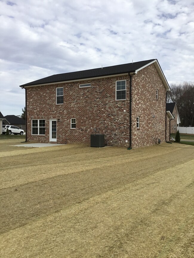 69 Reynard St, Manchester, TN 37355 - photo 4