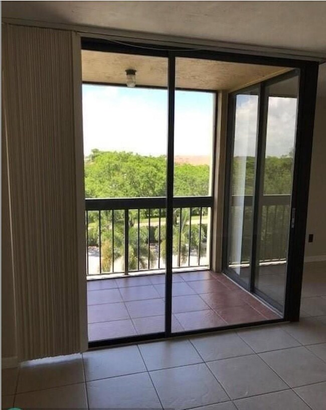 Lakeside Condominiums unit F511, Delray Beach, FL 33444 - photo 4
