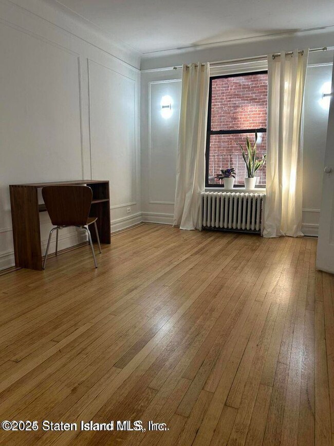 300 8TH AVE 4