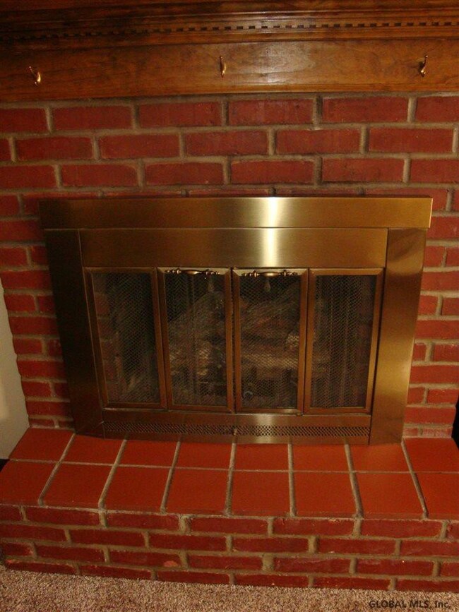 947 Obrien Ave, Schenectady, NY 12303 - photo 4