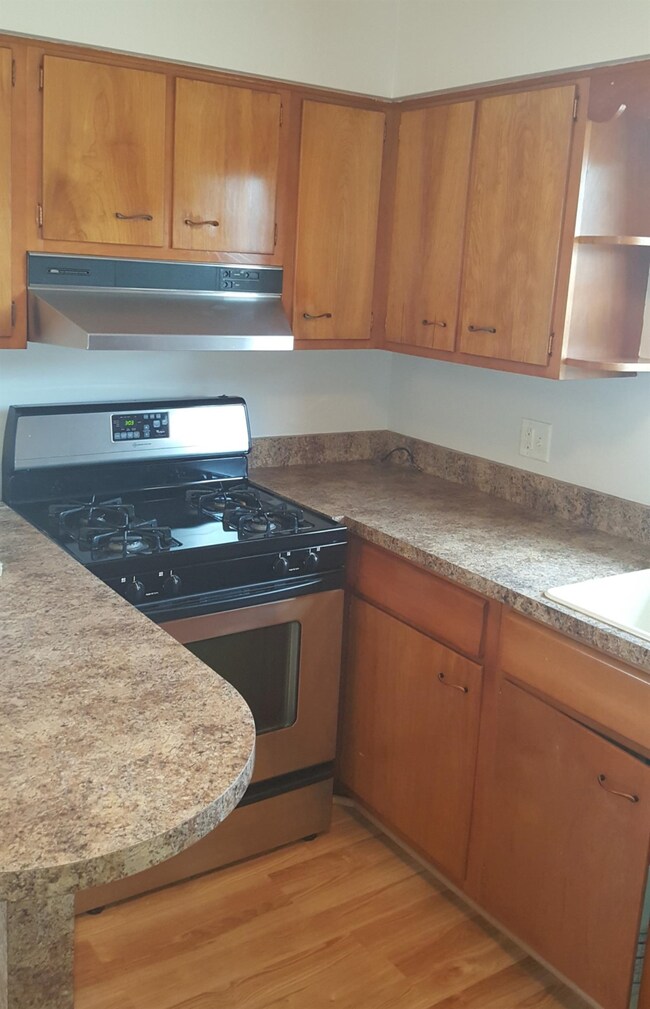 939 W Ash St, Griffith, IN 46319 - photo 5