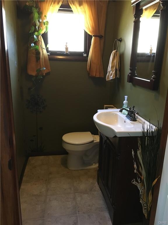 1st floor 1/2 bath