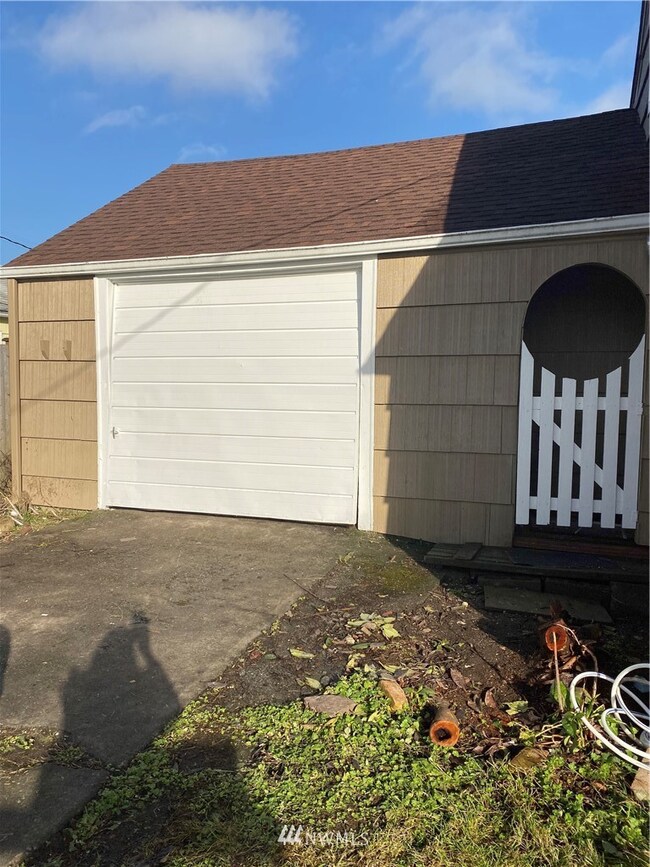 742 SW Mcfadden Ave, Chehalis, WA 98532 - photo 3