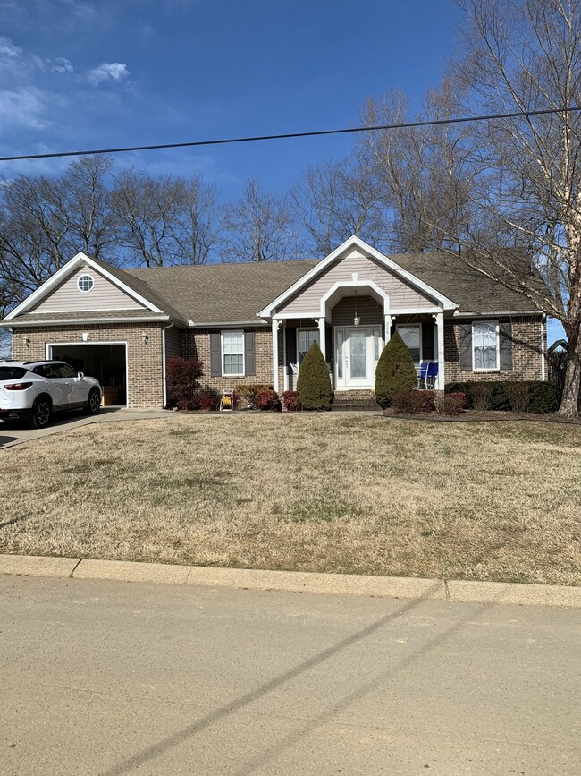 216 Jordan Ave, Shelbyville, TN 37160 - photo 2