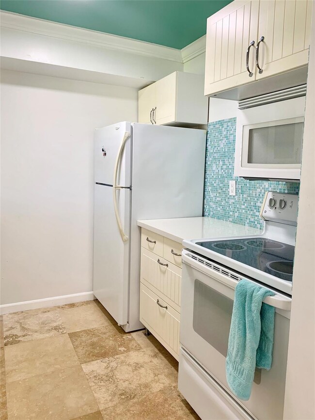 930 Osceola Dr unit 2, Boca Raton, FL 33432 - photo 6