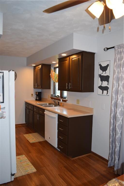 1011 N 8th Ave E, Newton, IA 50208 - photo 3