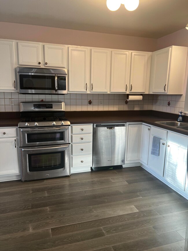 2939 Freedom Cir, Crown Point, IN 46307 - photo 4