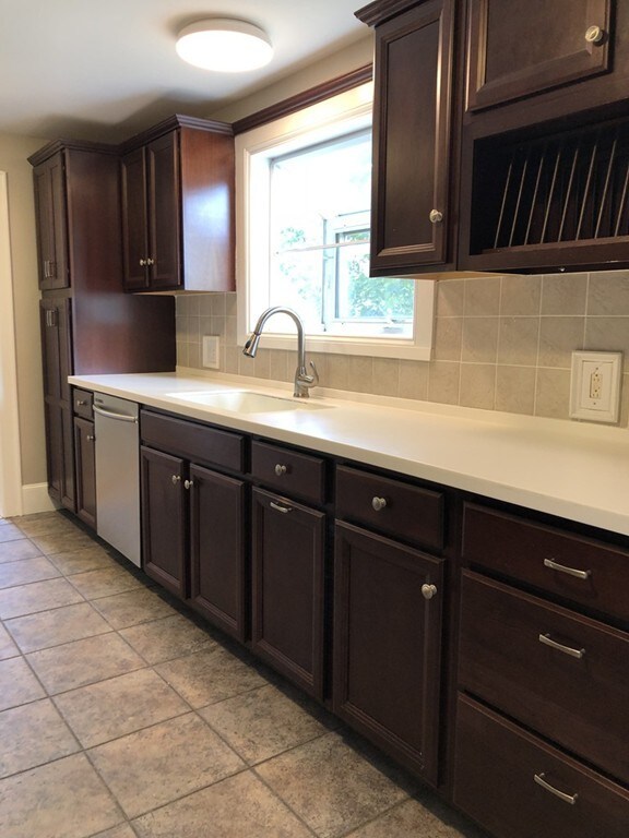 32 Hough Rd, Lawrence, MA 01843 - photo 2