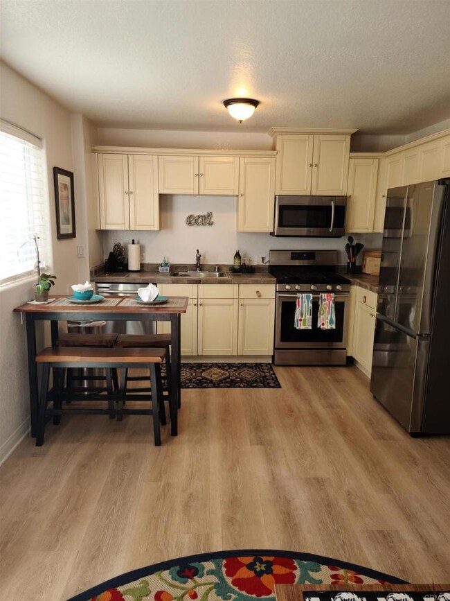 713 Dewitt Ave unit B, Encinitas, CA 92024 - photo 2