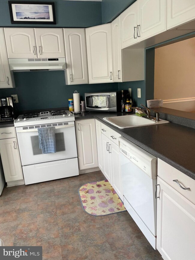 3302B Ramsbury Ct unit B, Mount Laurel, NJ 08054 - photo 7