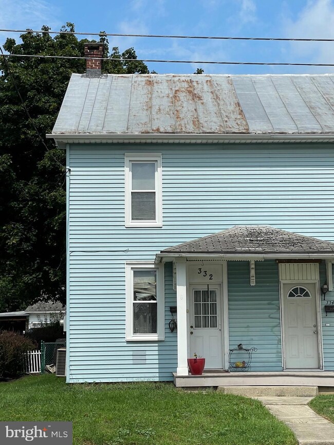 332 S Railroad St, Palmyra, PA 17078 - photo 2