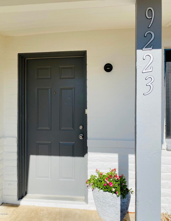 9223 N 13th Place, Phoenix, AZ 85020 - photo 2
