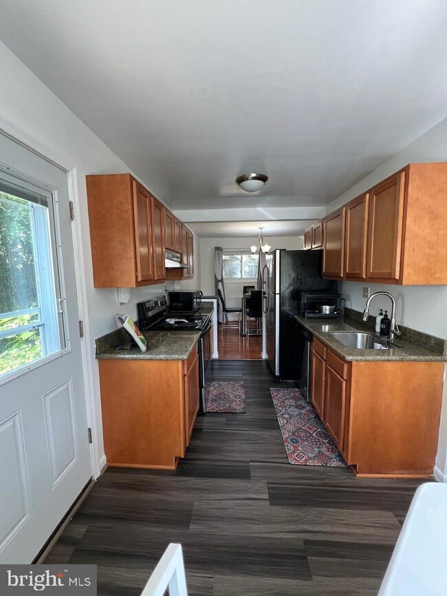 9004 Brightlea Ct, Lanham, MD 20706 - photo 3