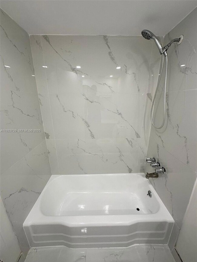 1520 NE 56th St unit 8, Fort Lauderdale, FL 33334 - photo 5