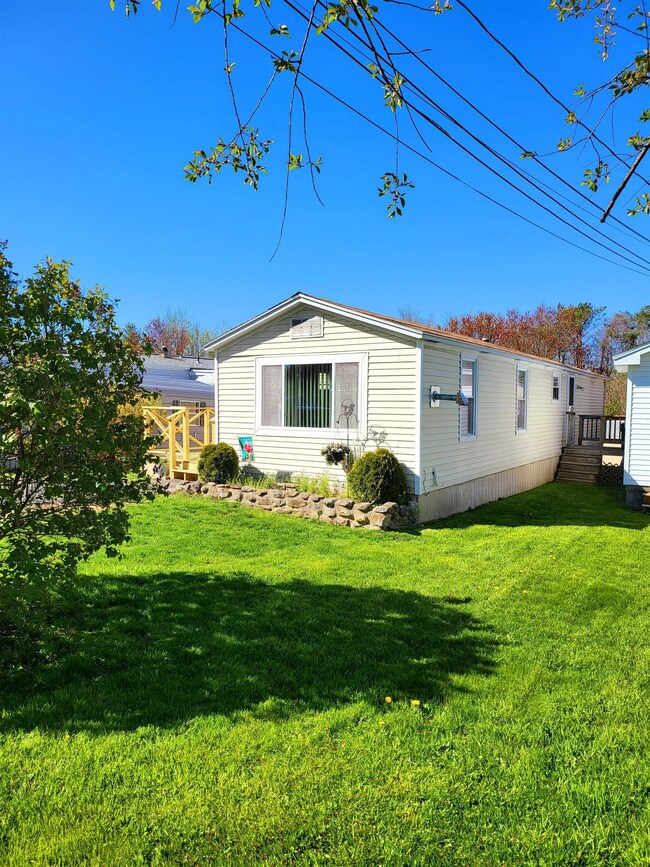 175 Leavitt Rd unit 10, Pittsfield, NH 03263 - photo 2