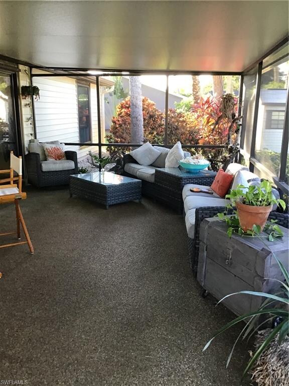 Large lanai for entertaining or just relaxing