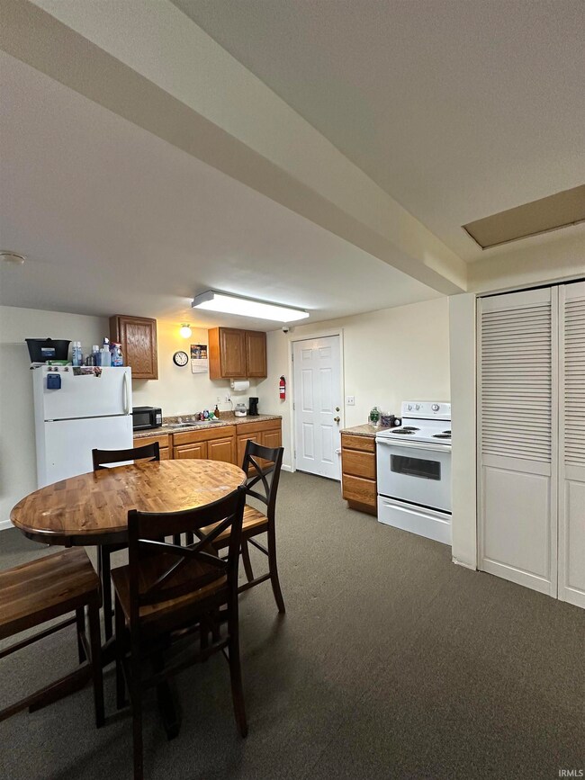 669 NE 5th St, Linton, IN 47441 - photo 6