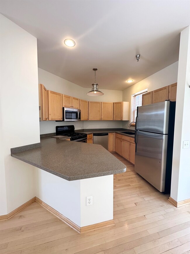 2793 Crinkle Root Dr, Fitchburg, WI 53711 - photo 7